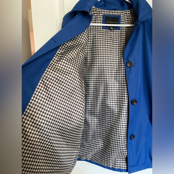 Like new Weatherproof rain jacket - Picture 6 of 7